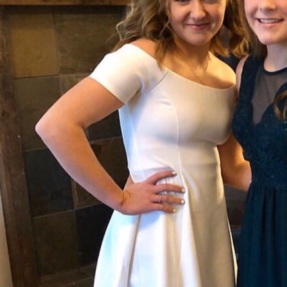 White off the shoulder semi-formal dress - Picture 1 of 3